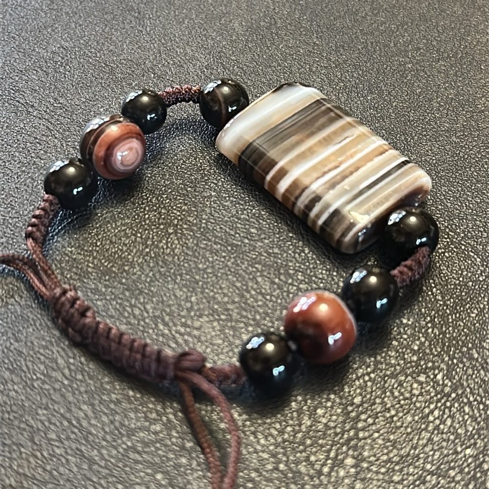 Beautiful Striped Agate Natural Stone Adjustable Friendship Bracelet - Picture 10 of 14